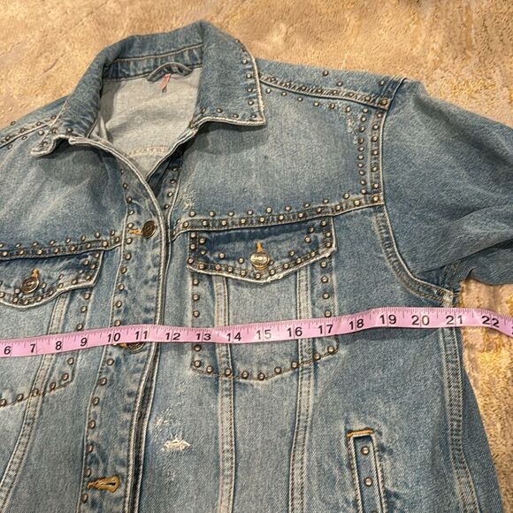 Free People Studded Denim Trucker Jacket Oversized Light Blue size S EUC - Picture 5 of 9